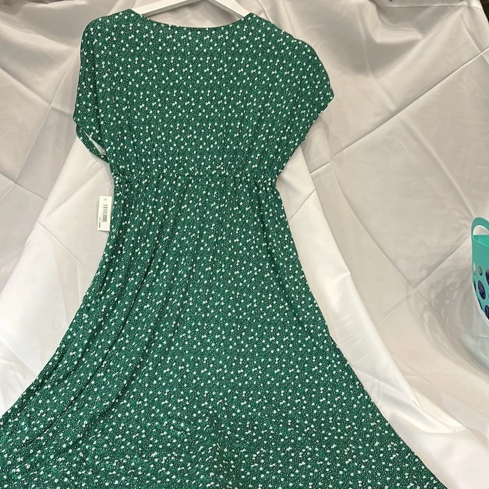 Amazon essentials really soft green floral maxi dress size md. - Picture 2 of 14